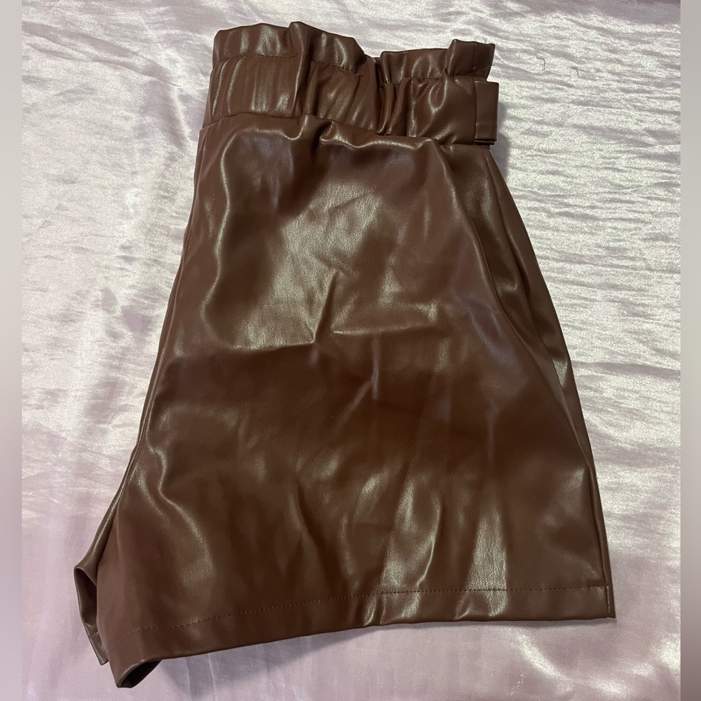Shorts - Picture 3 of 4
